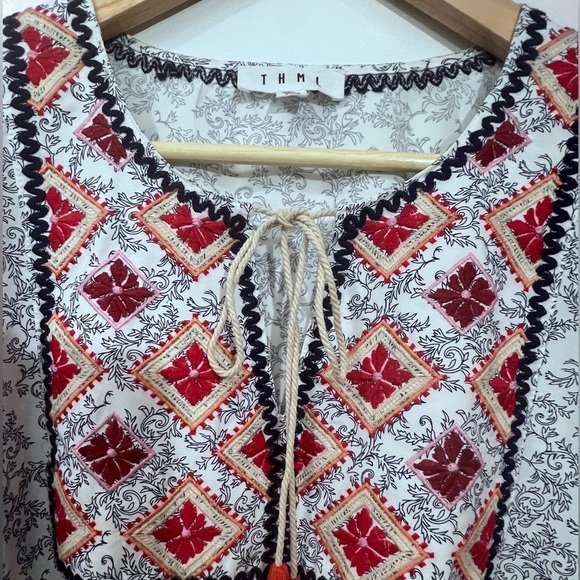 Embroidered White and Red Women's Top - Picture 5 of 5